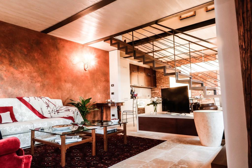 לינה וארוחת בוקר גווארנה Cascina Cortine מראה חיצוני תמונה